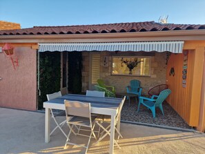 Outdoor dining - La Grange des Vignes Maison vue sur la Vallée aux Milieux des Domaines de vin (Pomport)