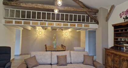 La Grange des Vignes Maison vue sur la Vallée aux Milieux des Domaines de vin