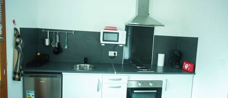 Micro-ondes, four, plaque de cuisson, lave-vaisselle