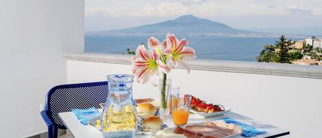 Daily cooked-to-order breakfast for a fee