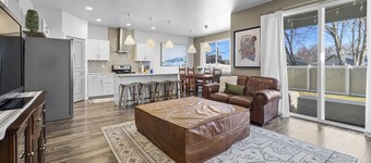 Stationary bike|1600ft²|Backyard|Parking|300Mbps