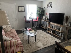 Living area - Cozy 1-bedroom apartment with AC and WiFi in fantastic Atlanta (Atlanta)