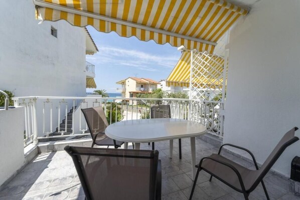 تناول الطعام بالخارج