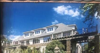 Chautauqua 2 BR Lakefront Apartment