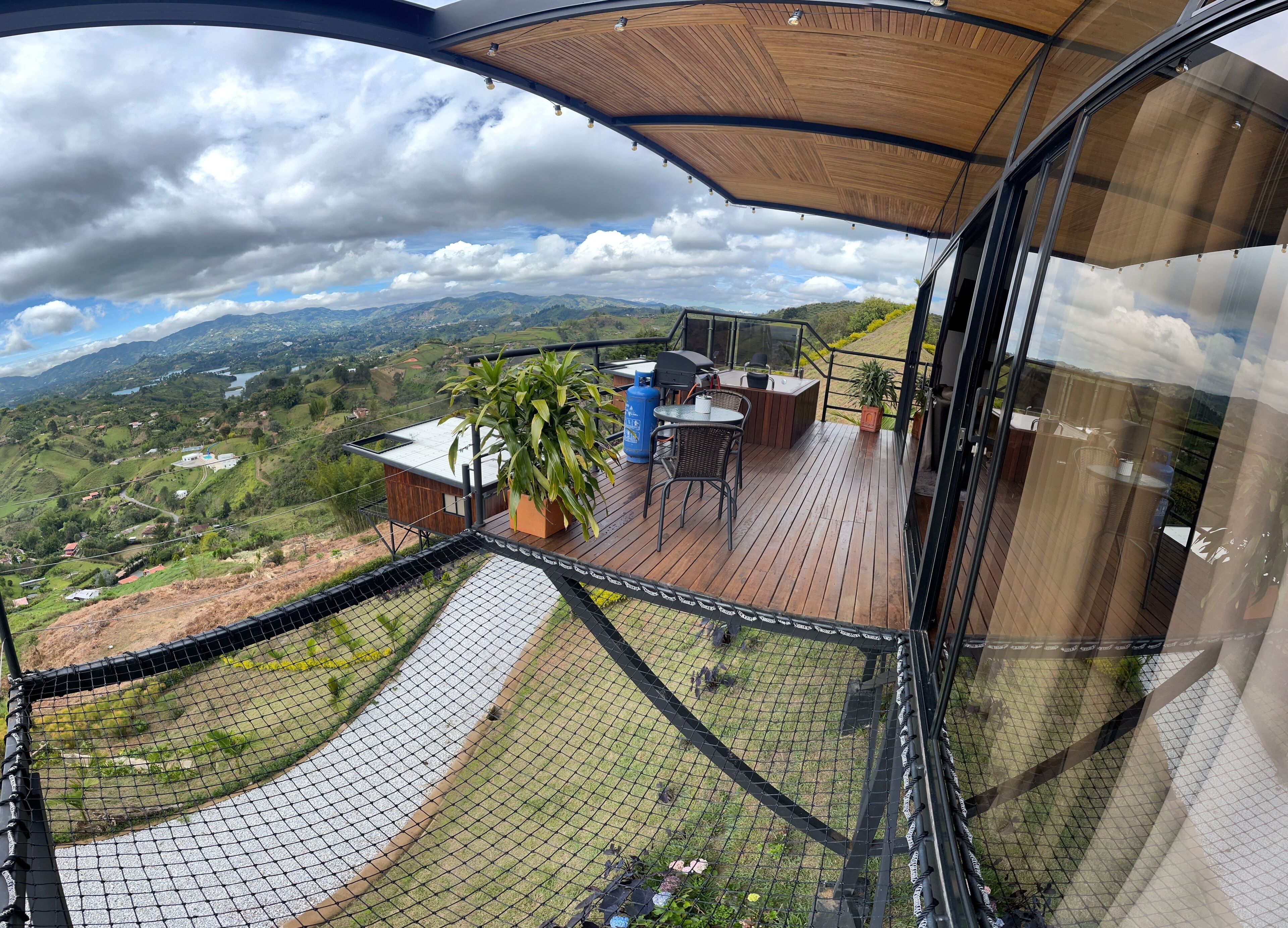 Premium bedding, minibar, free WiFi, bed sheets