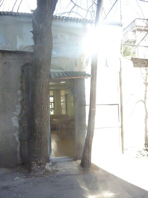 Exterior detail -  Experience tranquility in the center of the city. Enjoy a private garden.
 (T'bilisi)