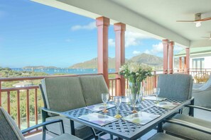 Outdoor dining - Modern 3-bedroom Penthouse apt, private pool, a/c, sun deck, garden and parking (Piccadilly)