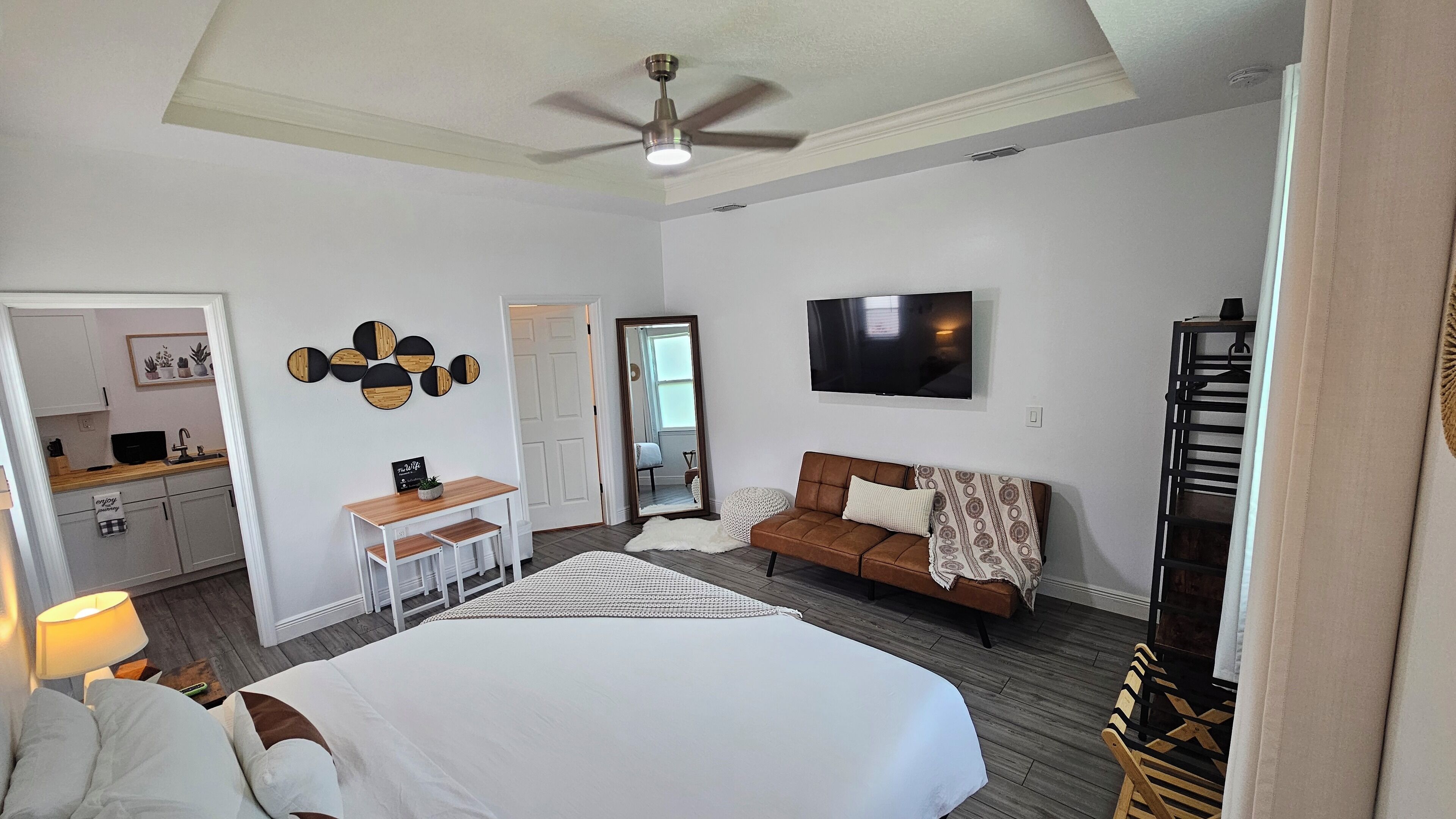 1 bedroom, in-room safe, iron/ironing board, free WiFi