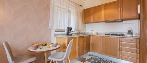 Fridge, microwave, coffee/tea maker, electric kettle