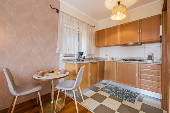 Fridge, microwave, coffee/tea maker, electric kettle