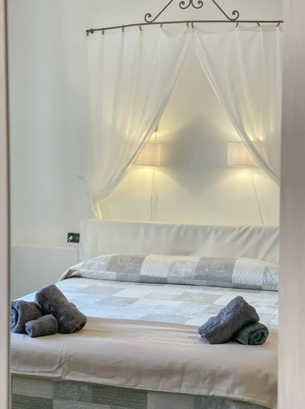 Quarto econômico | Lençóis italianos Frette, roupas de cama premium, edredons de pluma