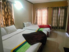Family Room | 1 bedroom, soundproofing, free WiFi, bed sheets