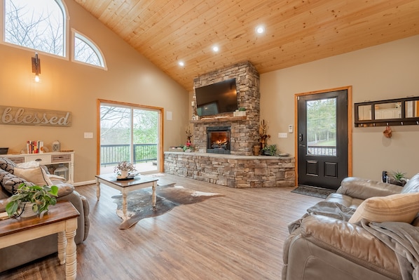 Smart TV, fireplace, books, stereo