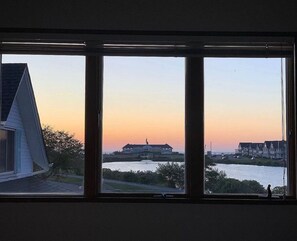 المنشأة من الداخل