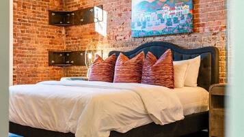 4 bedrooms, WiFi (free), bed sheets