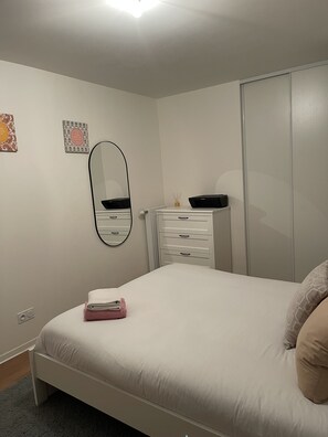 2 chambres, fer et planche à repasser, Wi-Fi gratuit, draps fournis