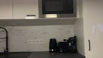 Réfrigérateur, micro-ondes, four, lave-vaisselle