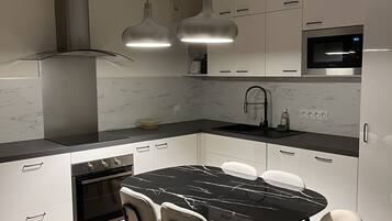 Réfrigérateur, micro-ondes, four, lave-vaisselle