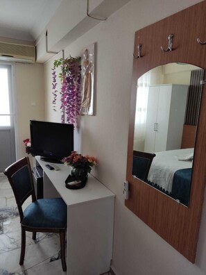 Standard Room | Desk, laptop workspace