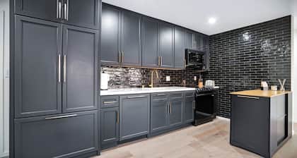 STUNNING CITY VIEW Cozy 4-bedroom house with AC ,WiFi in delightful Los Angeles