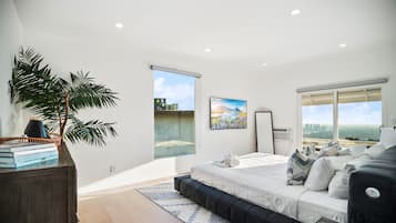 4 makuuhuonetta, työpöytä, silitysrauta/-lauta, ilmainen Wi-Fi