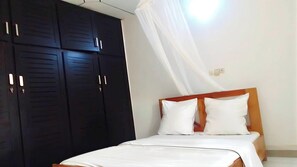 2 habitaciones, tabla de planchar con plancha, wifi y ropa de cama 