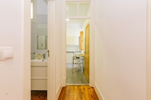 Douche, articles de toilette écologiques, sèche-cheveux