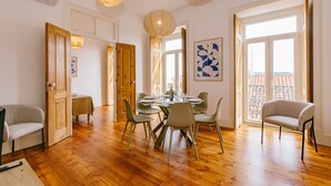 Unclassified image, 2 of 67, button - RENT4REST CASTLE VIEW FAMILY & FRIENDS BAIRRO ALTO (Lisboa ciudad)