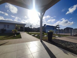Property grounds - Villa Ferry, Terrasse de Vinty. Sainte Rose (Sainte-Rose)