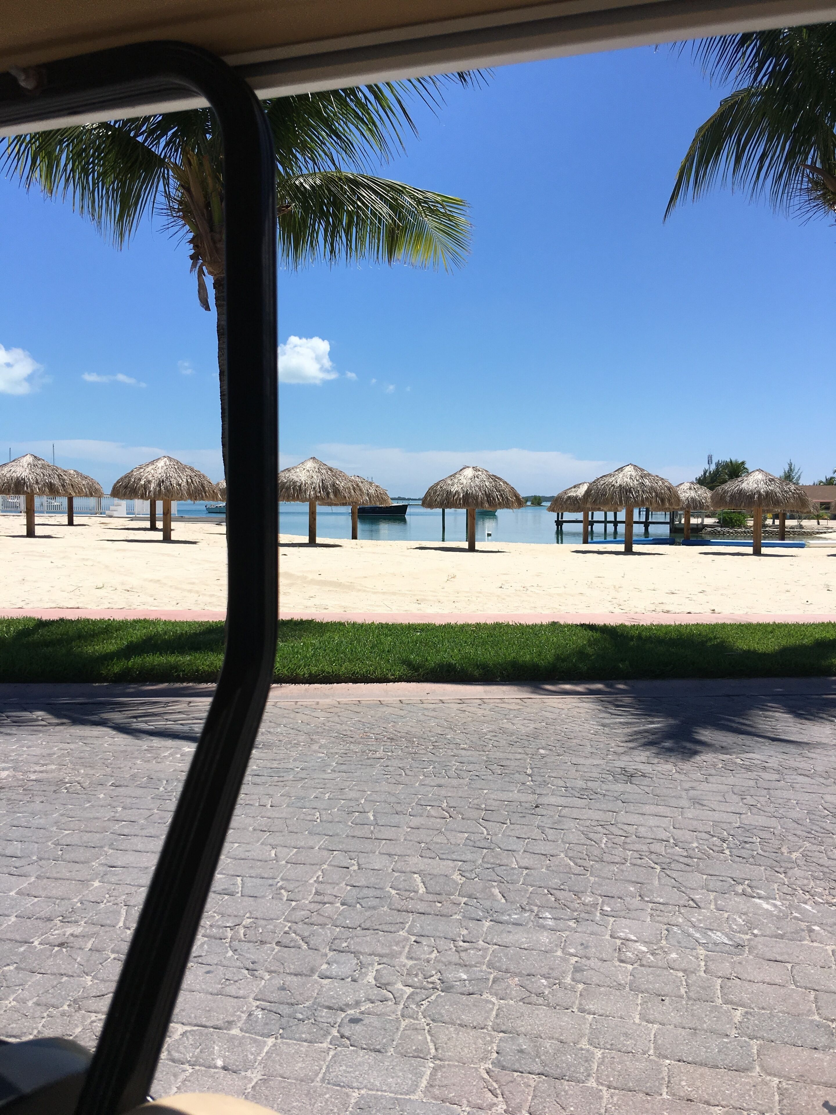 En la playa y toallas de playa 
