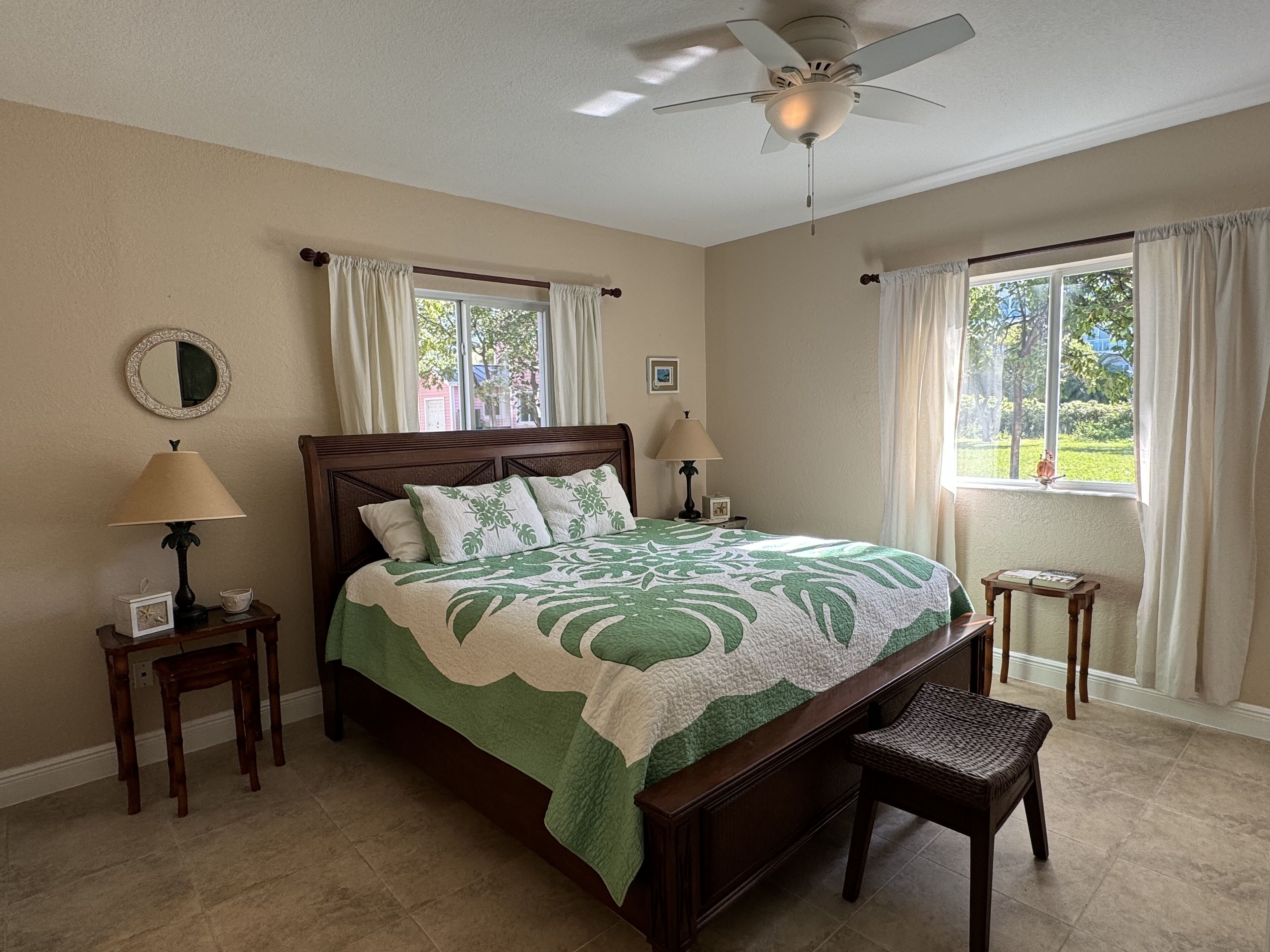 2 室のベッドルーム、セーフティボックス (室内)、アイロン /  アイロン台、WiFi (無料)