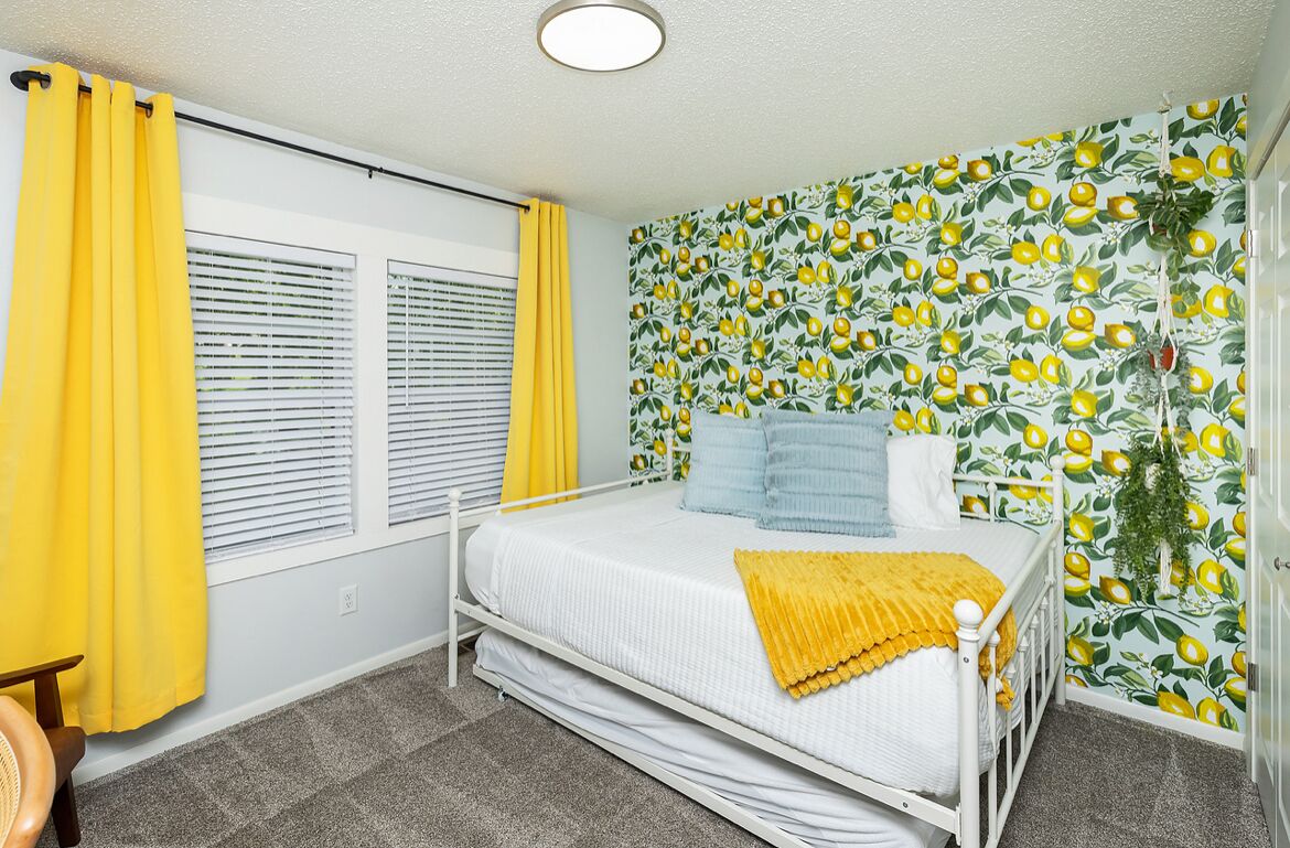 2 bedrooms, desk, iron/ironing board, WiFi
