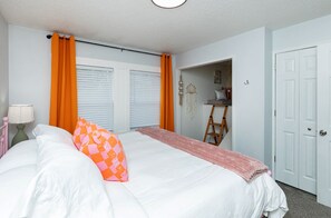 2 soverom, skrivebord, strykejern/-brett og wi-fi