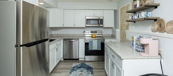 Little Italy in DSM: 2 Bed 1 Bath Upgraded Townhome w/King Bed & Reading Nook