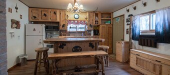 Cozy cabin with 1 bedroom and blow up hot tub & AC in soothing Necedah