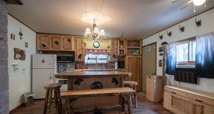 Cozy cabin with 1 bedroom and blow up hot tub & AC in soothing Necedah