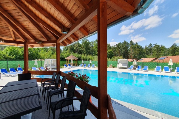 Pool (außen)