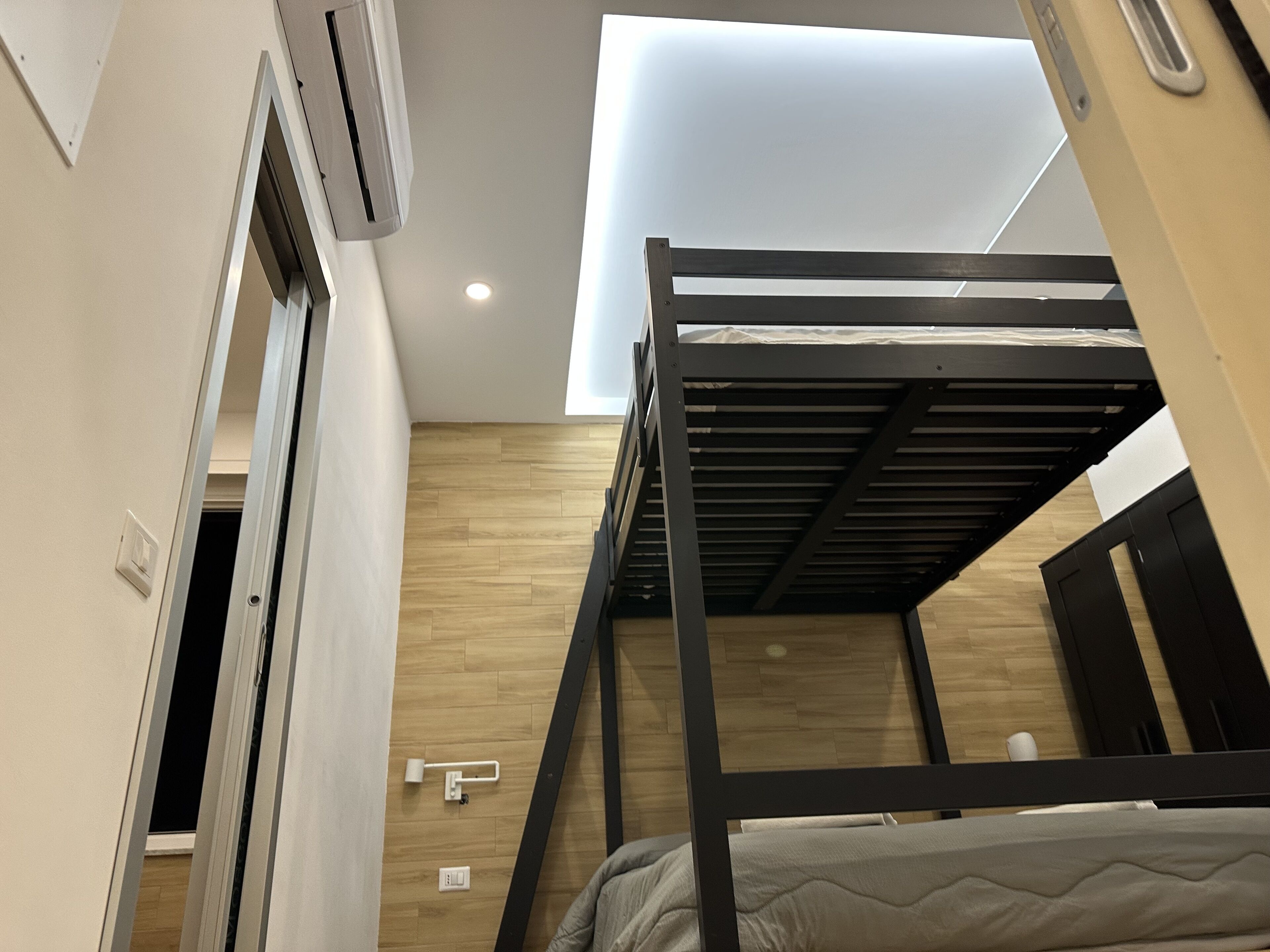 4 quartos, ferros/tábuas de passar roupa, Wi-Fi, roupa de cama