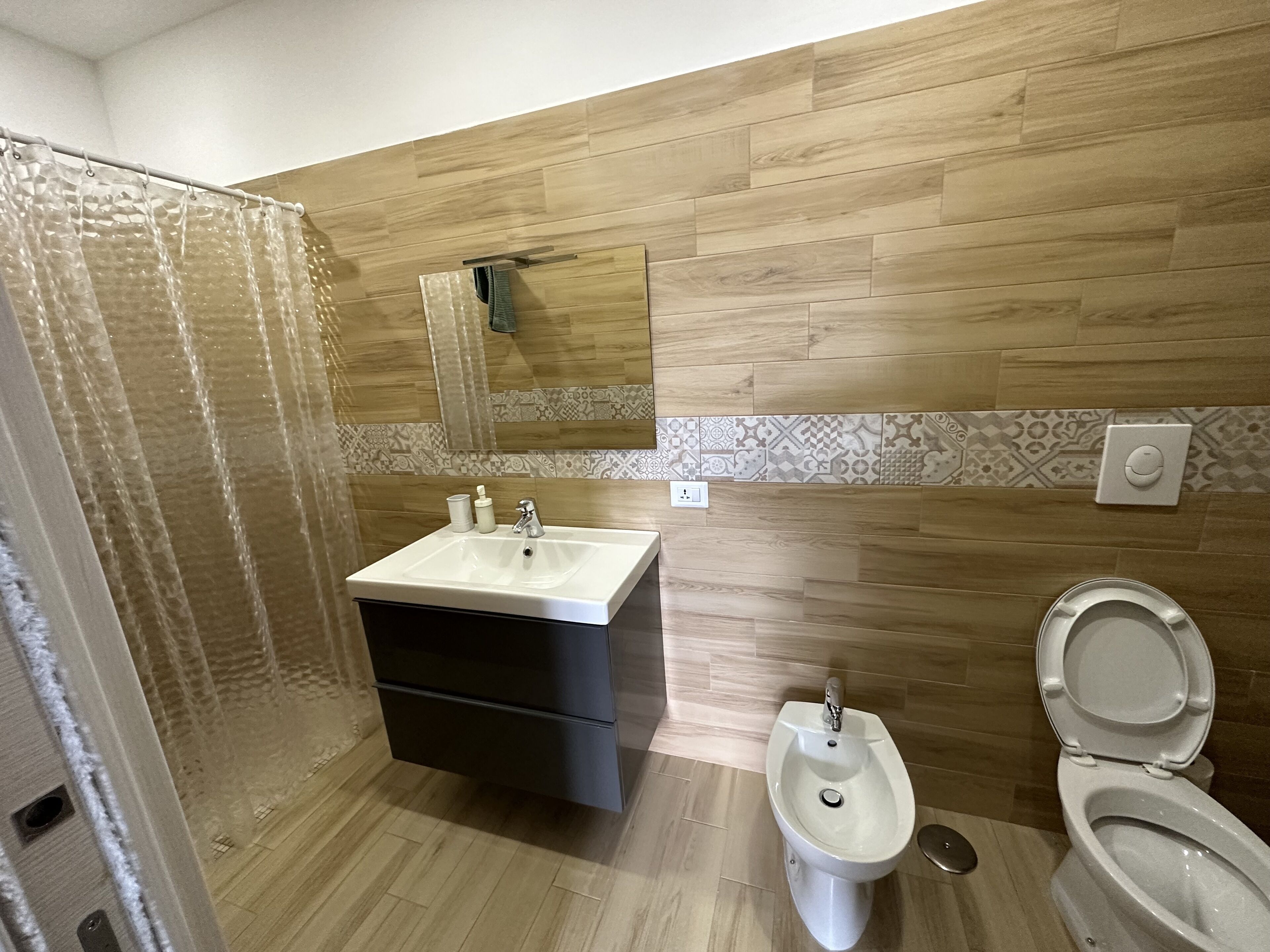Doccia, asciugacapelli, bidet, asciugamani