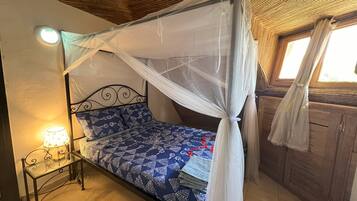 3 bedrooms, desk, iron/ironing board, travel crib