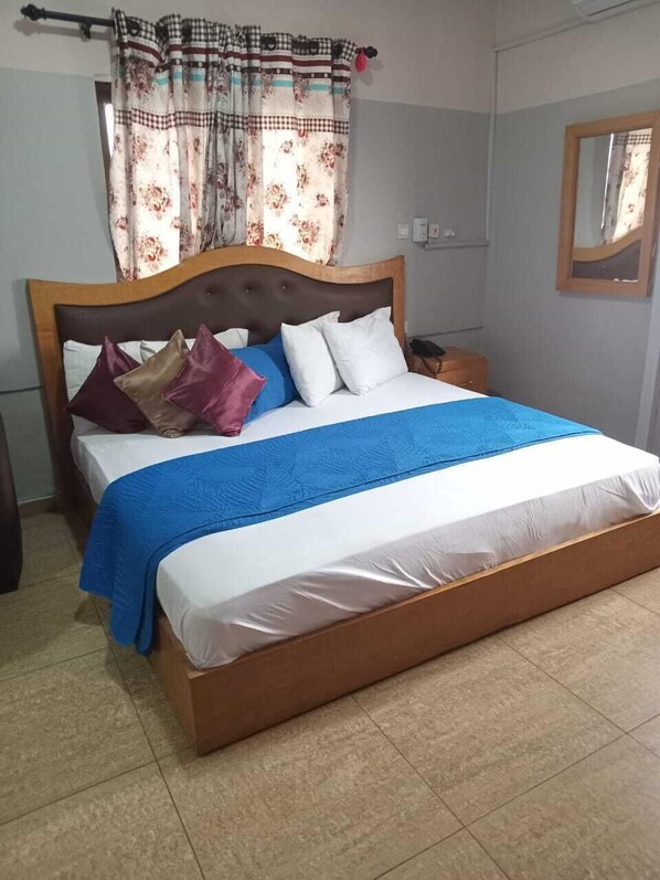 Honeymoon Single Room, City View | 1 bedroom, free WiFi