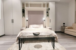 1 habitación, cortinas blackout y tabla de planchar con plancha 