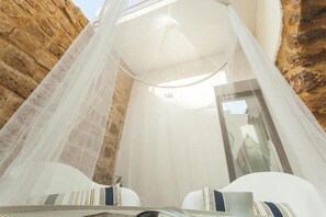 Sengetøy av topp kvalitet, dundyner, memory foam-senger og lydisolert