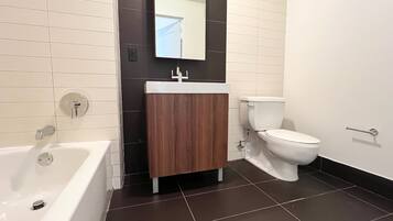 SĂšche-cheveux, serviettes fournies, savon, shampoing