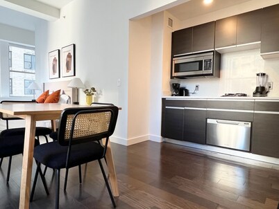 Luxe Financial District Studio in Amenity Building
