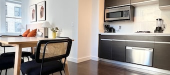 Luxe Financial District Studio in Amenity Building