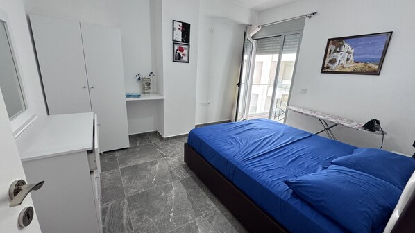 1 habitación, escritorio y insonorización