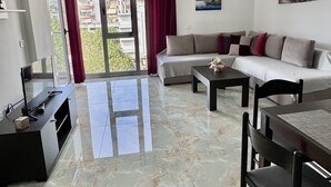 Unclassified image, 2 of 11, button - Gino's Apartment (Sarandë)