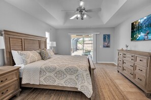 4 bedrooms, iron/ironing board, free WiFi, bed sheets - 4 BR Solar - Heated Pool & Spacious Living SE Cape (Cape Coral)