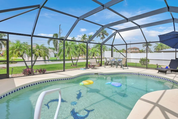 A heated pool - Heated Pool | 4 Bedroom | Perfect Outdoor Living (Cape Coral)